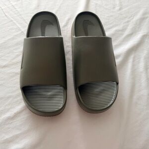 Nike Calm Slide Medium Olive Green Men’s Size 11 Women’s 12 FD4116-201